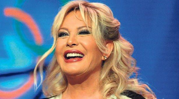 <p>Emel Sayın: Eğer annem ve babam hayatta olsalardı yine bütün bir gün ağlayacaklar ve ATATÜRK anılarını anlatacaklardı.</p>