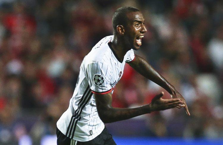 <p>Record gazetesi de "İhanet" başlığı altında, "Talisca, uzatmalarda beraberliği getirdi. Gol sevincini dengesiz bir şekilde gösterdi ve Benfica'ya yüklendi." diye yazdı.</p>