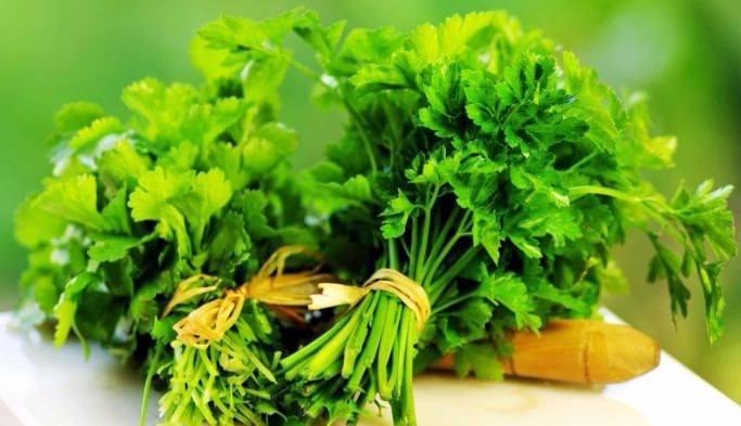 <p>A vitamini öncüsü olan beta-karoten içermesi nedeniyle ise göz sağlığını korur ve tümörlerin önlenmesine yarar sağlar. Kansere geçit vermez.</p>
<p> </p>