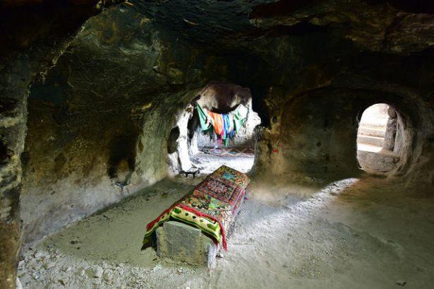 <p>Burası Kapadokya'ya gelen turistlerin yol güzergahında bulunuyor. Turistler çok seri bir şekilde burayı gezerek, Kapadokya'daki diğer alanlara daha fazla zaman ayırabilecek.</p>

<p> </p>
