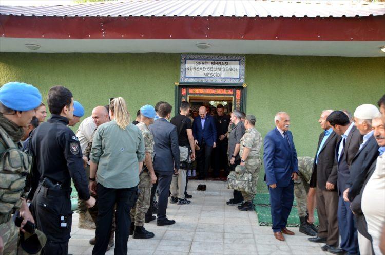 <p>Türkiye’nin önünün aydınlık olduğunu da sözlerine ekleyen Bakan Soylu, konuşmasını şöyle sürdürdü:</p>
