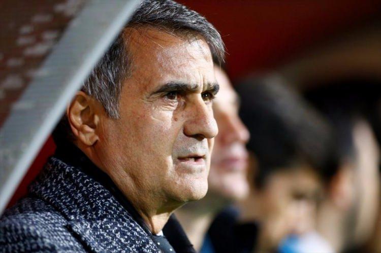 <p><strong>DAHA ÖNCEKİ MAÇLARI NASIL ALDI?</strong></p>

<p>Antalyaspor Başkanı Ali Şafak Öztürk'ü hedef alan Şenol Güneş, "Antalyaspor hakemden şikayetçiyse daha önceki maçları nasıl aldı? Onu düşünmek lazım"</p>
