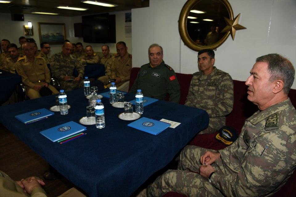 <p>Genelkurmay Başkanı Orgeneral Hulusi Akar'ın, Kocaeli'nin Gölcük ilçesindeki Donanma Komutanlığı ile bağlı birliklerde inceleme ve denetleme yaptığı bildirildi.</p>