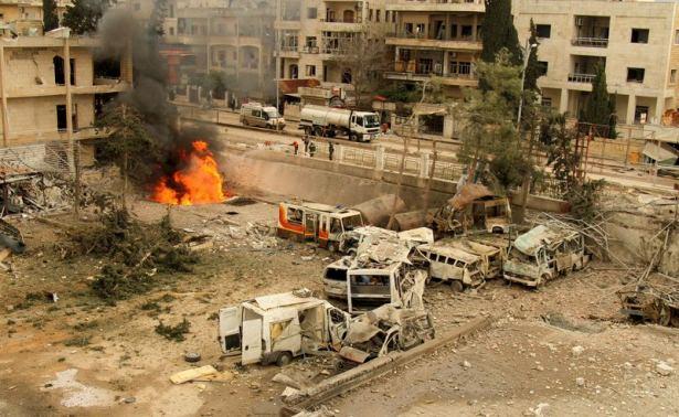 <p>İdlib'in tamamını muhaliflere kaptıran Esed intikam güdüsüyle kentin her tarafına kimyasallar dahil bomba yağdırıyor.</p>
