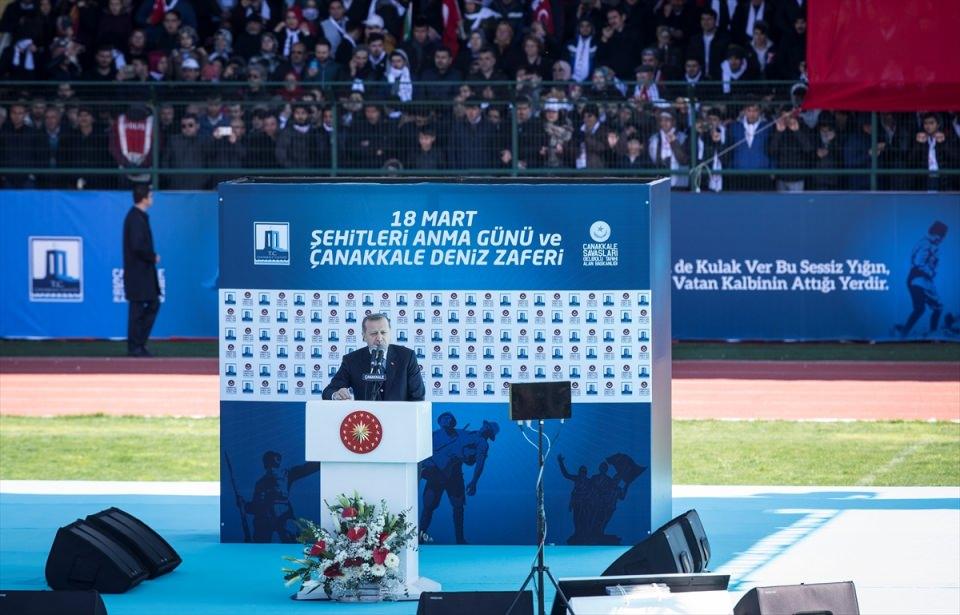 <p>Cumhurbaşkanı Recep Tayyip Erdoğan, 18 Mart Şehitleri Anma Günü ve Çanakkale Deniz Zaferi'nin 102. yılı dolayısıyla 18 Mart Stadyumu'nda düzenlenen törenlere katıldı. Erdoğan, burada konuşma yaptı.</p>

<p> </p>
