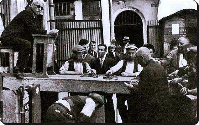 <p>39. Açık artırmayla yapılan ıstakoz satışı - 1930'lar.</p>