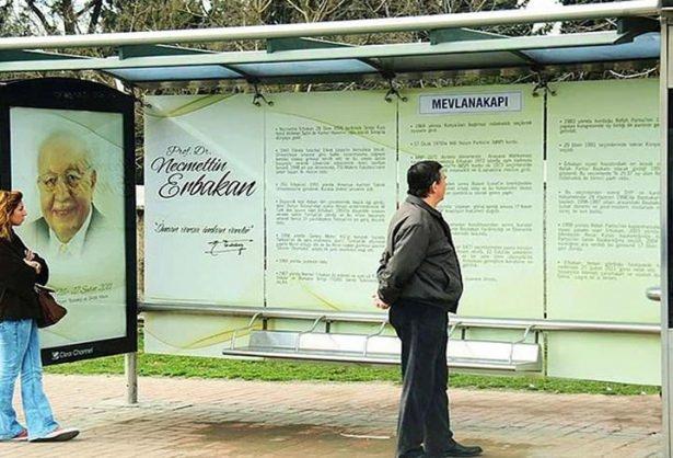 <p><strong>Necmettin Erbakan</strong></p>
<p>Zeytinburnu'nda kabri yakınındaki Mevlanakapı Otobüs Durağı'nı Necmettin Erbakan Durağı olarak hazırladı.</p>