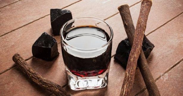 <p>Meyan kökü şerbeti</p>

<p>Malzemeler:<br />
• 1 su bardağı saçak şeklinde meyan kökü<br />
• 1 litre su</p>

<p>Hazırlanışı:<br />
Meyan kökünü geceden 1 litre suda bekletin. Tülbentten geçirin ve buzdolabında soğutup servis edin.</p>
