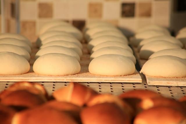 <p>Ramazanda vatandaşlara hediye olarak ikram edilen "Somuncu Baba ekmeği"nin üretim ve dağıtım aşamasını yürüten Hulusi Efendi Vakfı Genel Müdürü Ziya Toksözlü yaptığı açıklamada, </p>
