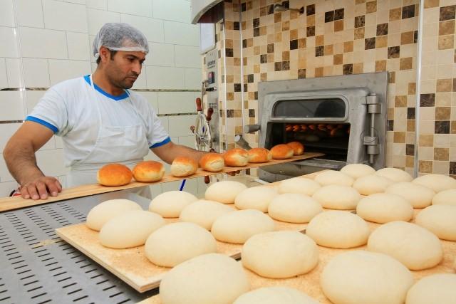 <p>Bu tariflere göre ramazanda hazırlanan 100 bini aşkın ekmeğin iftar sofralarında ikram edilmesi için Türkiye genelindeki bağlı bulunan temsilciliklere gönderildiğini aktaran Toksözlü, </p>
