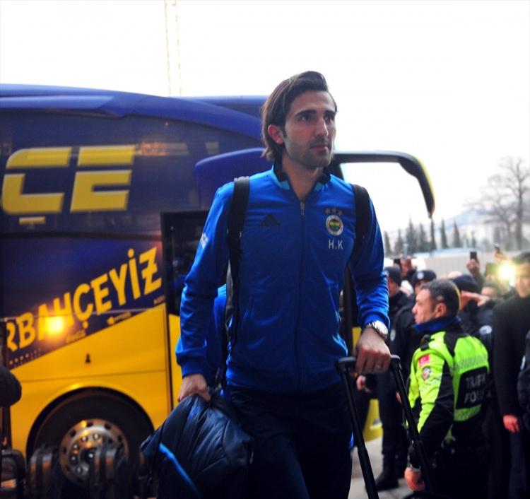 <p>İskoç ekibi Celtic'in, sezon başından bu yana Hasan Ali'yla ilgilendiği bilinirken, Almanya'dan Hertha Berlin ve Stuttgart'ın da nabız yokladığı ifade edildi. Son zamanlarda dikkat çeken iddialar ise, ezeli rakipler Galatasaray ve Beşiktaş'ın da milli futbolcuyla ilgilendiği yönünde...</p>
