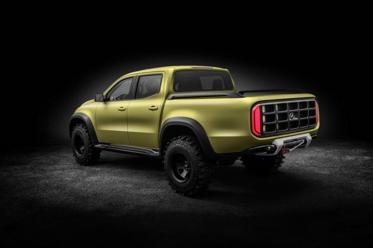 <p><span style="color:#D3D3D3">Powerful Adventurer’da ekstra gövde korumaları, off-road lastikleri ve ön taraftaki vinç, aracın arazi özelliklerini dışa vuruyor.</span></p>

