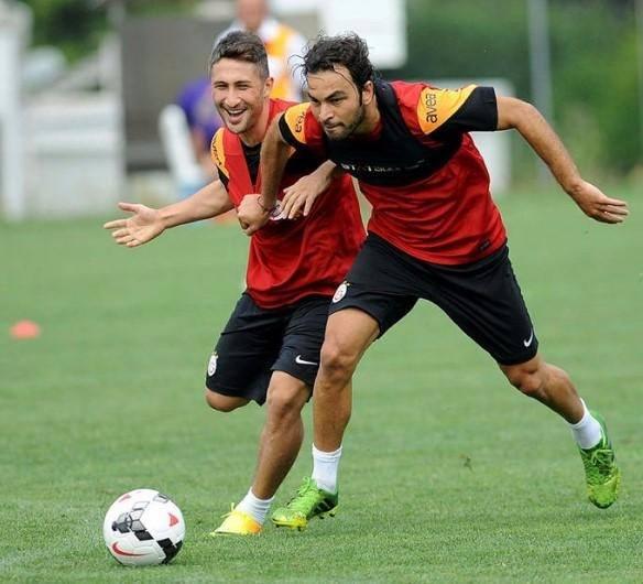 <p>Sabri ile Selçuk İnan arasındaki kaptanlık çekişmesi takımı çok etkiliyor.<a href="http://www.fotomac.com.tr/galatasaray/2017/05/09/hoca-kim-burada">.</a></p>
