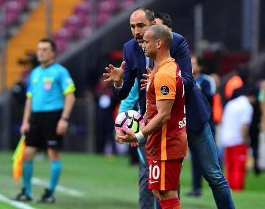 <p>Wesley Sneijder mi teknik direktör, ben mi? Bunun kararını siz vereceksiniz!</p>