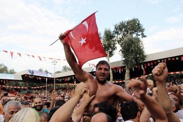 <p>Edirne`de 655’inci Tarihi Kırkpınar Er Meydanı’nda final güreşinde Mehmet Yeşil Yeşil’i yenen Recep Kara 2016 yılında altın kemerin sahibi oldu.<br />
<br />
Fotoğraf : Tamer Yavuz</p>