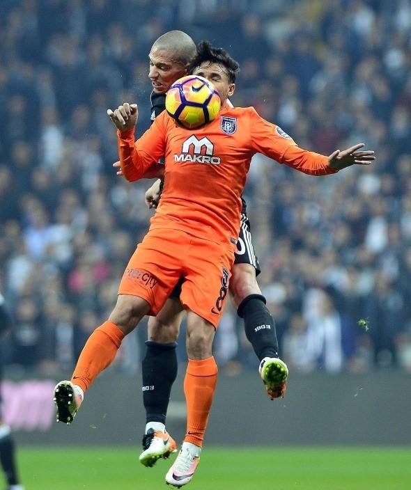 <p> Beşiktaş ile Medipol Başakşehir arasında oynanan zorlu maçta Marcelo Guedes ve Mossoró hava toplarında sık sık karşılaştı.<br />
<br />
Fotoğraf: Mehmet Şirin Topaloğlu</p>