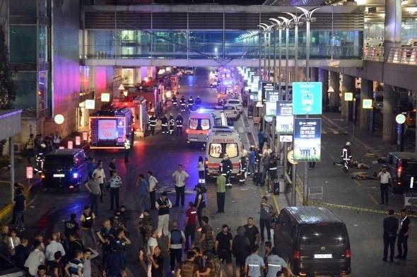 <p>28 Haziran’da Atatürk Havalimanı Dış Hatlar Terminali’nde terör saldırısı meydana geldi. Saldırı sonucu 45 kişi hayatını kaybetti, 236 kişi yaralandı.<br />
<br />
Fotoğraf: İsmail Coşkun</p>
