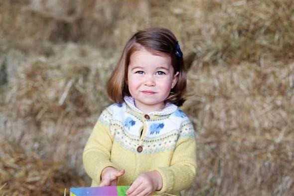 <p>Ailesiyle birlikte yeni yaşını kutlamaya hazırlanan Prenses Charlotte'un annesi Kate Middleton tarafından çekilen fotoğrafı Kensington Sarayı'nın resmi Instagram hesabında yayınlandı. </p>