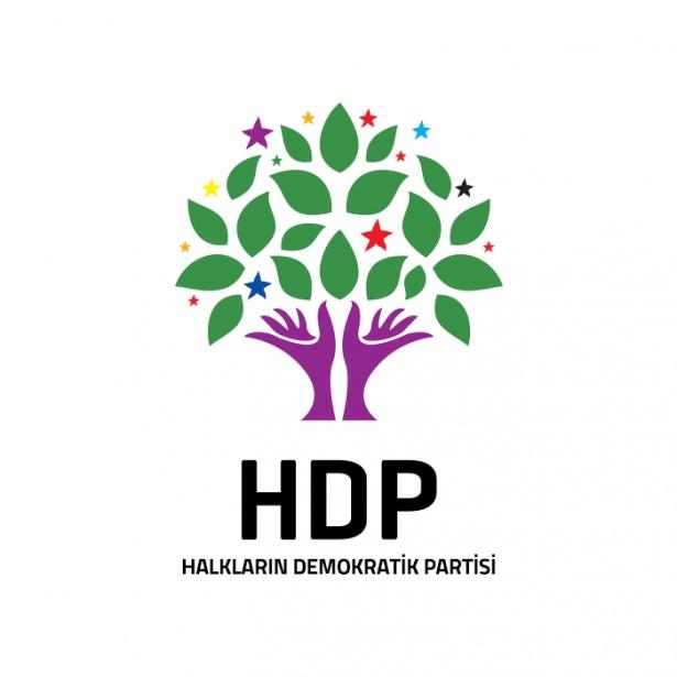 <p>HDP Merkezi Seçim Komisyonu uzun çalışmalar sonrasında milletvekili listesini netleştirdi.Son dönemlerde Türkiye partisi olma iddiasında bulunan HDP, uzun çalışmalar sonucunda aday listesini belirledi. HDP, Diyarbakır listesini ise son dakikada güncelledi.</p>

<p>İşte HDP'nin milletvekili aday listesi:</p>

<p> </p>
