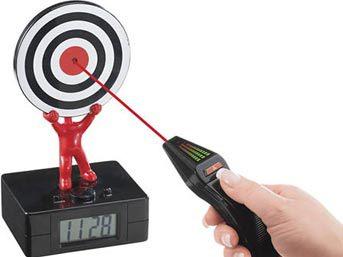 <p>Lazerli bir kumandası bulunan bu tasarımda ise hedefi lazerle tam ortadan vurmadan kapanmıyor.</p>
