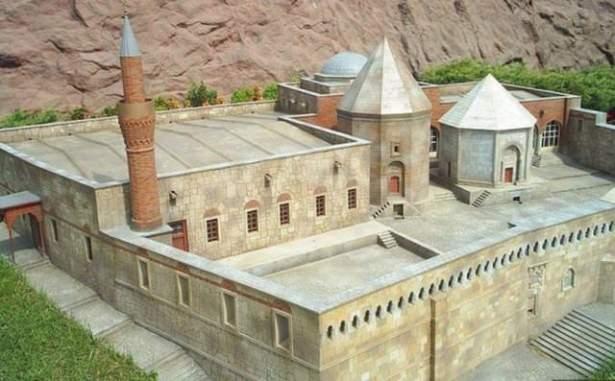 <p>Ahmadiyya Camii - Berlin</p>

