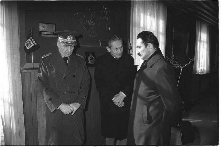 <p>1979 Kenan Evren ve Bülent Ecevit Darbeden kısa bir süre önce Genelkurmay Başkanı Kenan Evren ve Başbakan Bülent Ecevit. </p>
<p> </p>