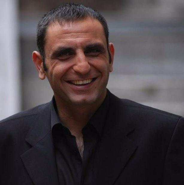 <p>Kurtlar Vadisi'nin efsane isimlerinden Memati'yi canlandıran Gürkan Uygun'un 20 yıl önceki hali görenleri şaşırttı.</p>

<p> </p>
