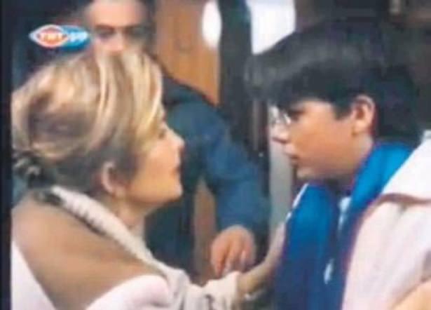 <p>Günsür, 1989 yapımı TRT dizisi Geçmiş Bahar Mimozaları'nda oynamış. Günsür, dizide Filiz Akın ve Rutkay Aziz'in oğulları Sabih'i canlandırmış. Üstelik, dizide kendi dublajını da kendisi yapmış.</p>
<p> </p>