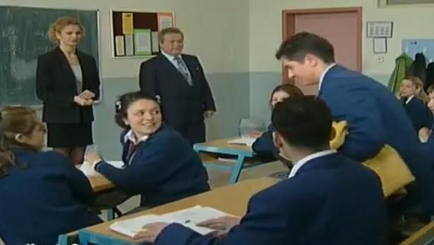 <p>Mola, 17 yaşındayken Küçük Onur'la aynı dizide yer alarak oyunculuğa ilk adımı atmış.</p>
<p> </p>