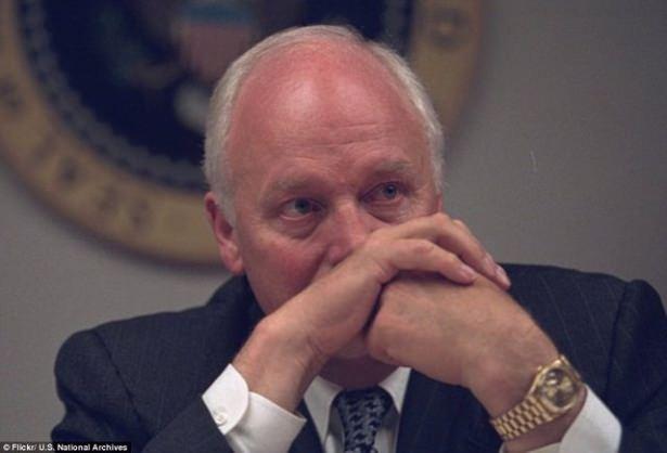 <p>Dick Cheney ve David Addington yasal otoritenin g&uuml;venliği hakkında,konuşuyor.</p>
