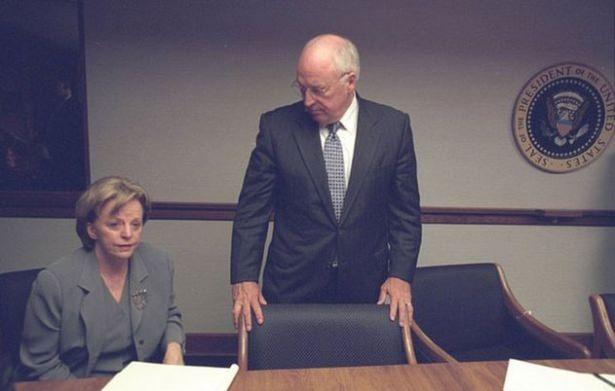 <div>
<div><strong>Cheney'in eşi Lynne, g&uuml;venlik sorunları nedeniyle toplantının olduğu binaya getirildi. Daha sonrasında ise Cheney ve eşi Lynne u&ccedil;akla g&uuml;venli bir şekilde evlerine ulaştı.</strong></div>
</div>

<div>&nbsp;</div>
