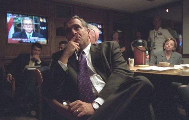 <div>Bu konuşmada Bush, ter&ouml;r&uuml; lanetleyerek bunun sorumlularının bulunarak adalete teslim edileceğini ifade etti. Bu c&uuml;mleleri sırasında istihbarat direkt&ouml;r&uuml; George Tenet Bush'u izliyor.</div>

<div>&nbsp;</div>
