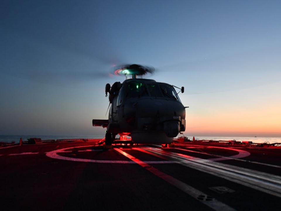 <p>Deniz Hava Helikopterimiz Gemiye Başarılı Bir İniş Gerçekleştiriyor</p>

<p> </p>
