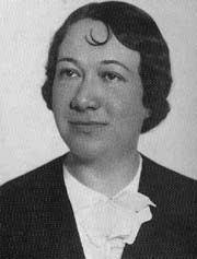<p><strong>Meliha Ulaş -Samsun</strong></p>
<p>1901’de Sinop’ta doğan Ulaş, Edebiyat mezunudur. Fransızca ve İngilizce bilen Ulaş, bir süre İstanbul ve Erzurum'da öğretmenlik yapmıştır. Samsun'da Milletvekilliği yapan Ulaş, 1942’de vefat etti.</p>