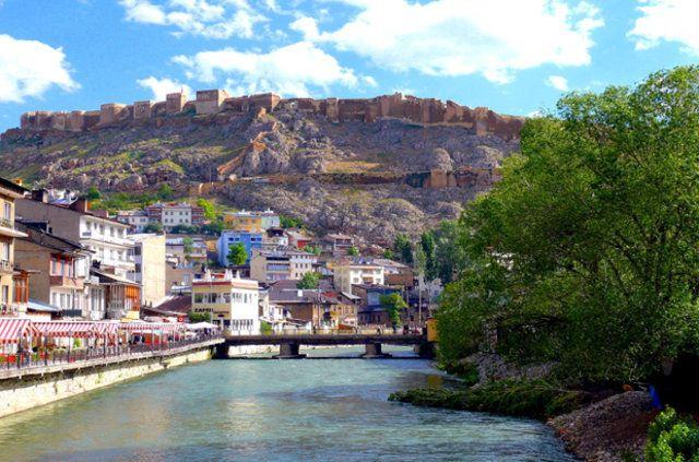 <p>78- Bayburt<br />
Genç nüfus: 20231<br />
İl nüfusuna oranı: 22,44</p>
