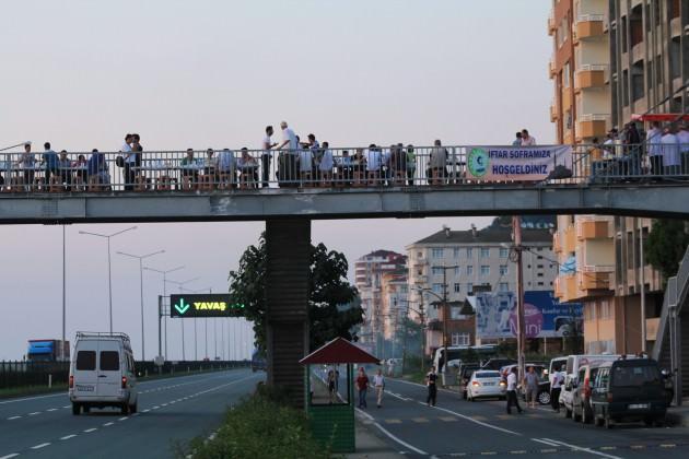 Karadeniz sahil yolunda iftar keyfi