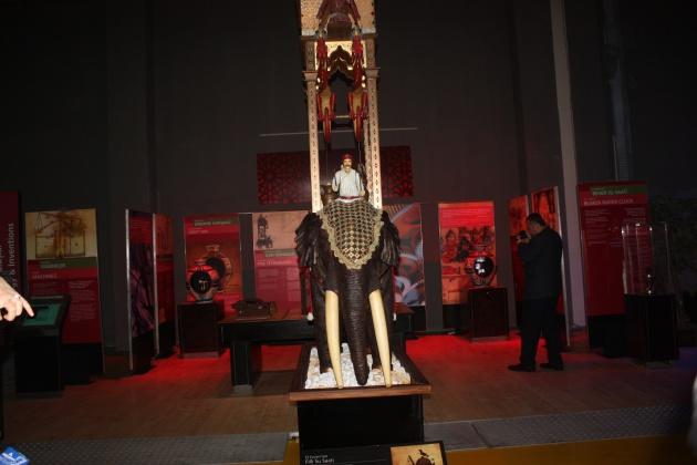 <p>Sergi alanı ile hem çocukların hem de ziyaretçilerin dikkatini çeken bir alan oluşturularak geçmişte ilk teknolojik aletlerden bir gezinti imkanı sunuluyor.</p>