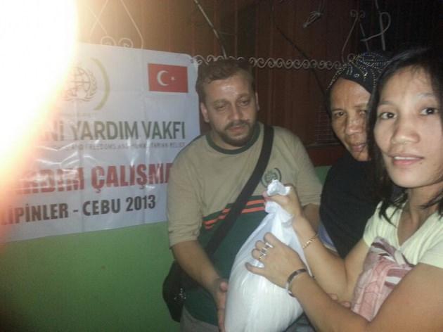 Can ve mal kaybının felaket boyutlarına ulaştığı belirtilen &uuml;lkede onbinlerce insanın &ouml;ld&uuml;ğ&uuml;, milyonlarca insanın da evsiz kaldığı bildiriliyor.