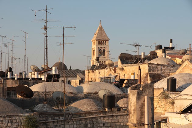 Kudüs, kilise ve tv antenleri