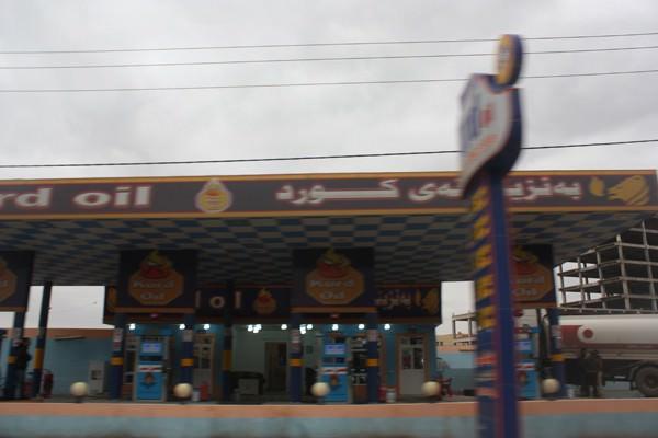 Akaryakıt istasyonlarından gözümüze sık çarpanlardan bir tanesi Kurd Oil... En kaliteli benzinin litresi 1,5 lira bile değil... 