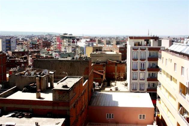  Halk artık bu sorunu konuşmaktan bıkmış ve normal insanlar gibi hayatın farklı güzelliklerine odaklanmak istiyor.