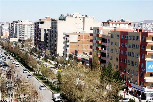 Son gerçekleştirilen müzakereler sonrası atılan adımları, Haber7.com olarak Batman sokaklarında, halka sorduk. 