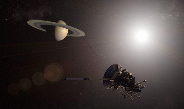 <p>NASA’nın Cassini Uzayaracı Satürn ve gezegenin halkaları arasında arasında benzeri görülmemiş bir yolculuktan sağ kurtuldu ve muhteşem fotoğraflar çekti.</p>
