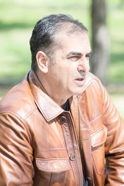 Burak Yılmaz'ın babası Fikret Yılmaz, ülke futboluna gerek kaleci antrenör gerekse teknik direktör olarak yıllarca hizmet etmiş bir isim. Kariyeri boyunca birçok takımda görev yapan Baba Yılmaz, Antalyaspor'da oğluna 3.5 yıl antrenörlük yaptığını söyledi.  Başarılı teknik adam, “Oğlum, PAF takımına kadar benim oyuncumdu. Bugüne kadar birçok farklı takımda kaleci antrenör ve teknik direktör olarak görev yaptım. Son olarak Kayseri Erciyesspor'u çalıştırdım. Şu anda herhangi bir takımı çalıştırmıyorum” dedi.