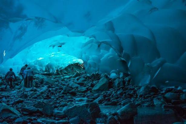 <p>Mendenhall Buz Mağarası, Alaska, ABD</p>
