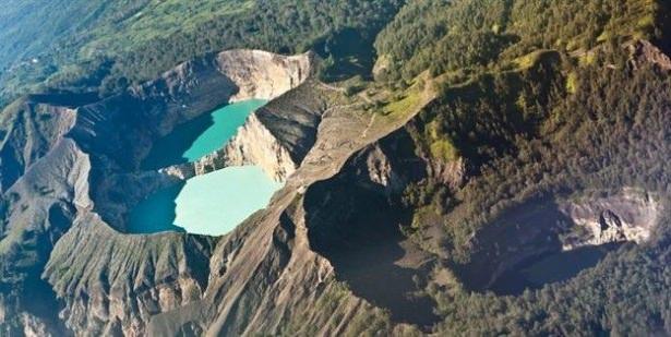 <p>Kelimutu Krater Gölü, Flores Adası, Endonezya</p>
