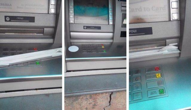 <p>Müşteri, yardım almak için ATM'den uzaklaşınca da gri plakayı çıkarıp, paralarla beraber gözden kayboluyorlar.</p>
<p> </p>
