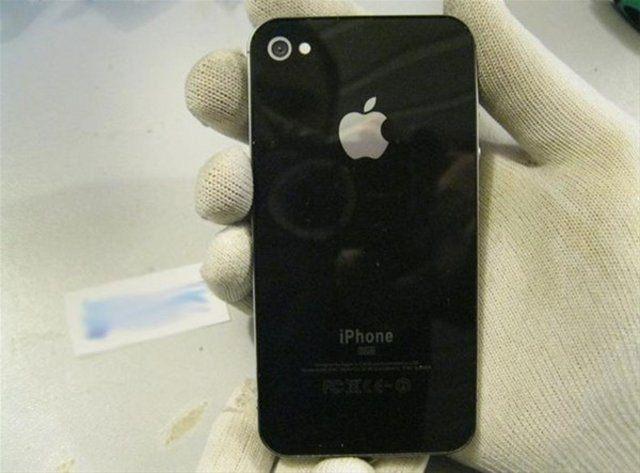 <p>İnternetten iPhone telefon siparişi veren bu adam nasıl dolandırıldığını görünce 'pes artık' diyeceksiniz.</p>
<p> </p>