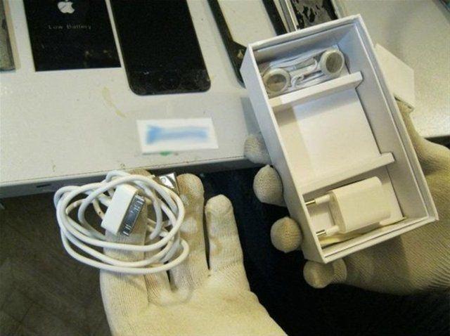 <p>Müşteri kargonun getirdiği telefonu açıp hemen telefonun çalışıp çalışmadığını deniyor.</p>
<p> </p>