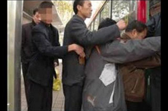 <p><strong>TREN KAPKAÇILARI</strong></p>

<p>Trenler genelde kalabalık olur ve içleri kapkaççılarla doludur. BÜTÜN AVRUPA</p>

